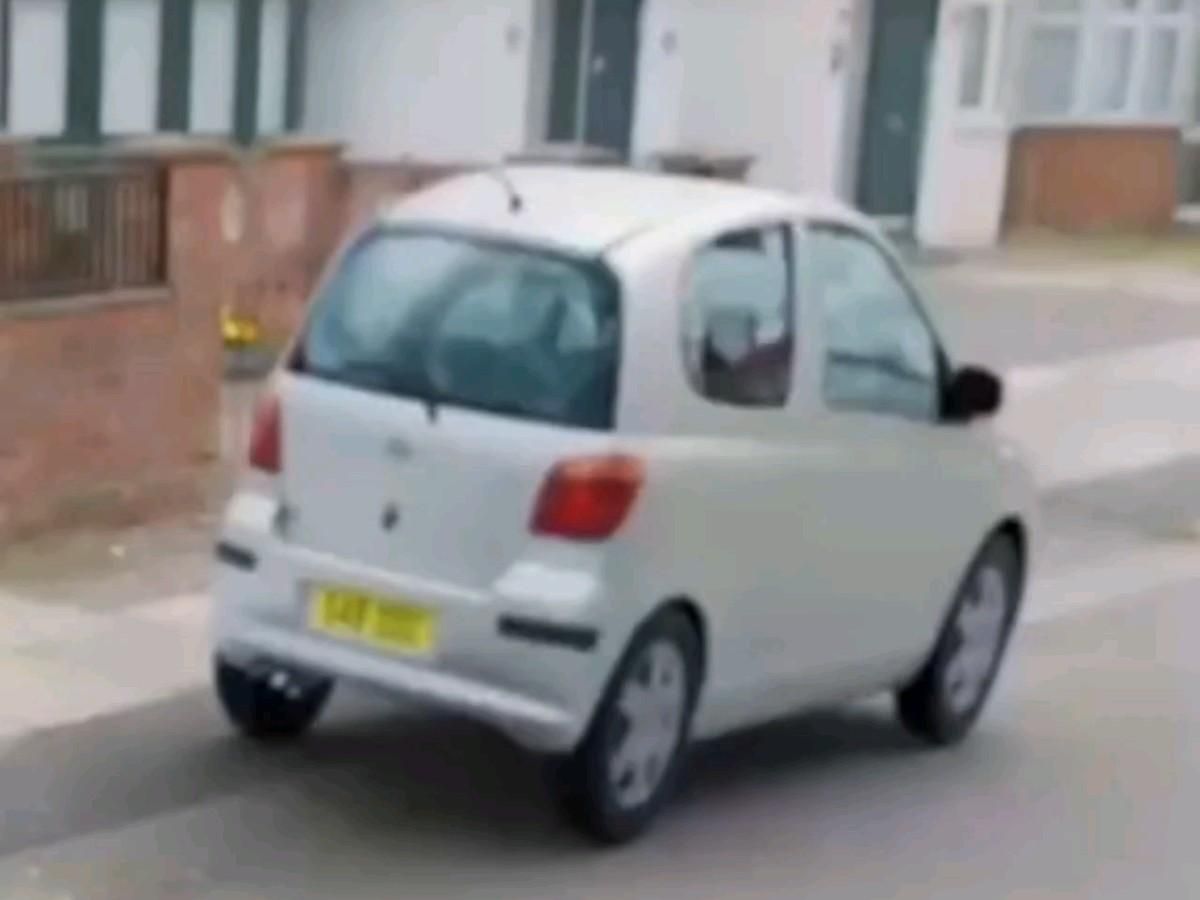 машинка прыгает